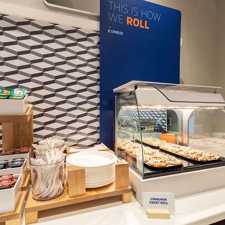 Holiday Inn Express Hotel & Suites Plainview By Ihg Eksteriør billede
