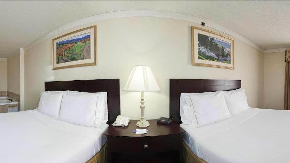 Holiday Inn Express Hotel & Suites Plainview By Ihg Eksteriør billede