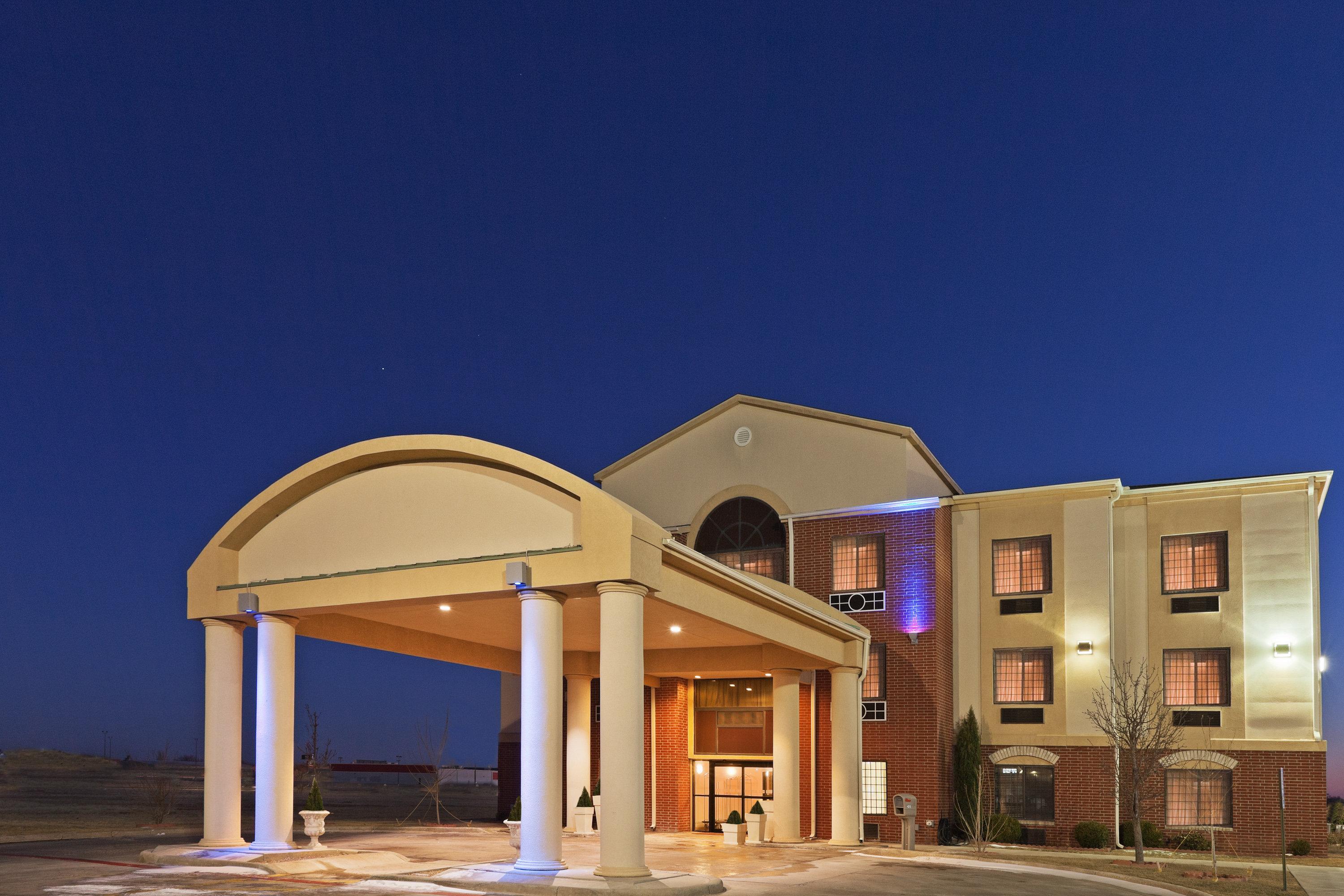 Holiday Inn Express Hotel & Suites Plainview By Ihg Eksteriør billede