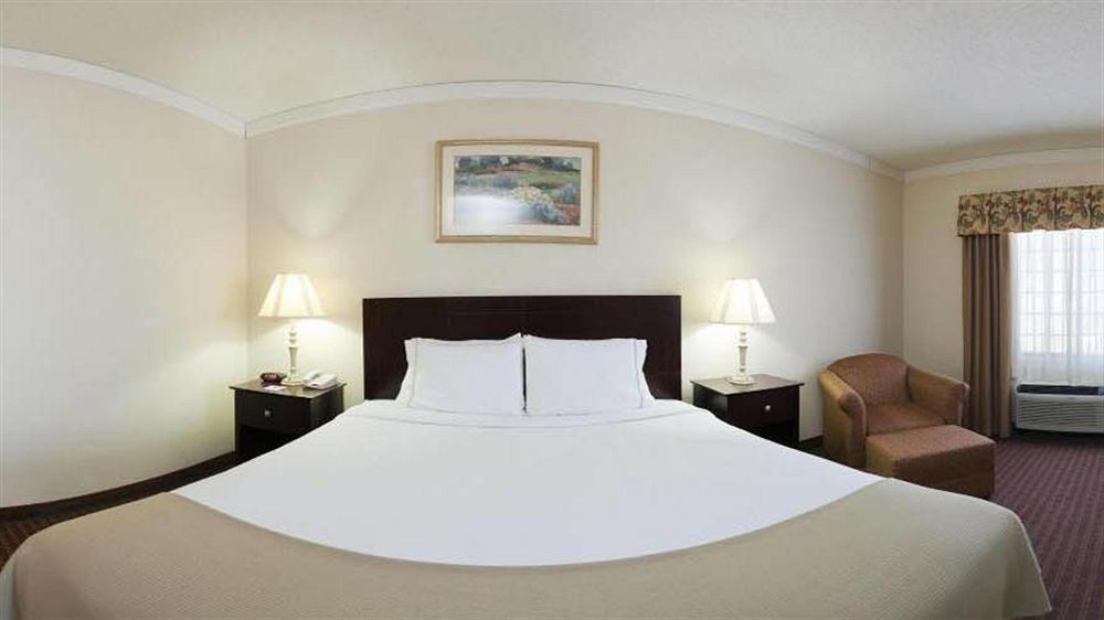 Holiday Inn Express Hotel & Suites Plainview By Ihg Eksteriør billede