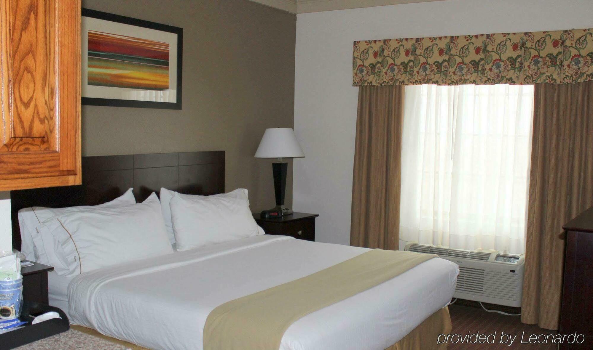 Holiday Inn Express Hotel & Suites Plainview By Ihg Eksteriør billede